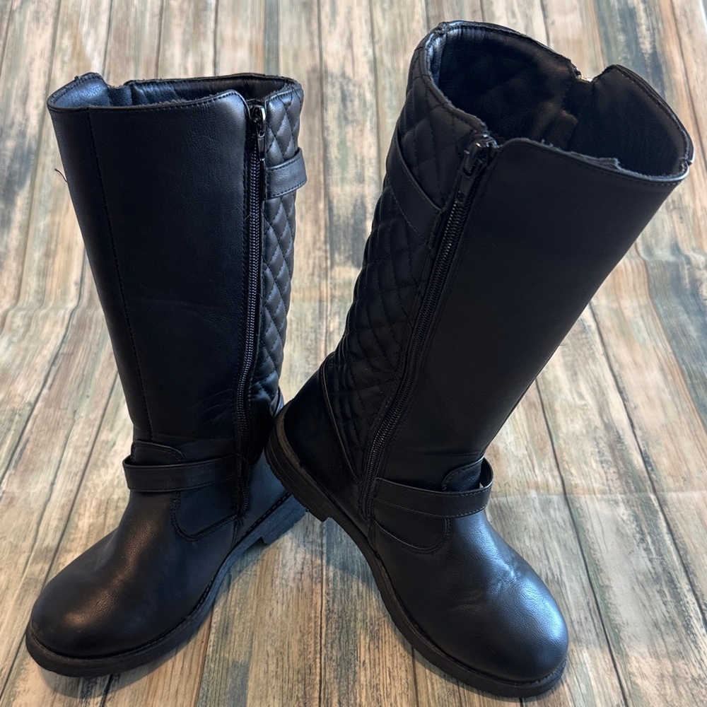 Girls Black Quilted Knee-High Boots (Sz: 3)
